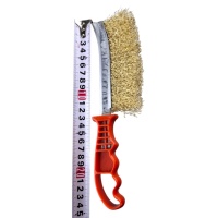 щетка металлическая латунированная ручная 250 мм, пластиковая рукоятка, красная, мягкая оптом